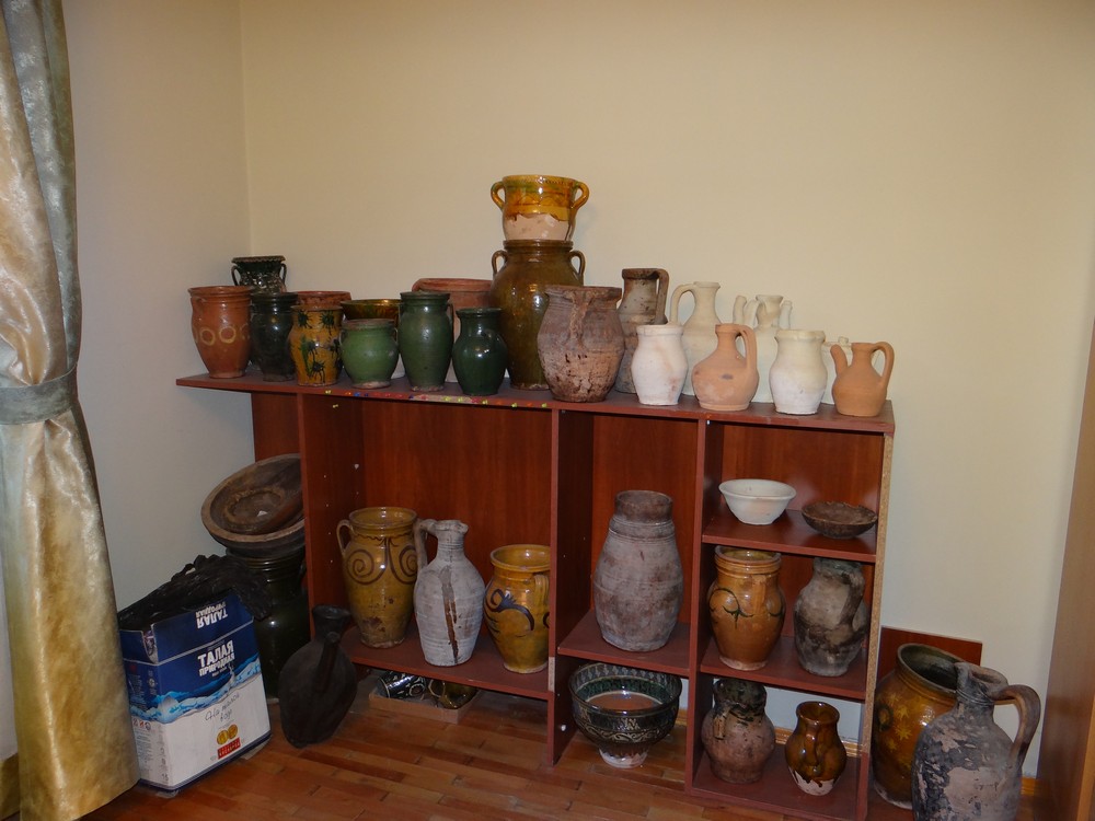 Selection of Uzbek pottery and ceramics