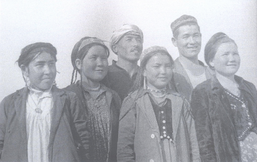 The youth at the construction of the Grand Fergana Channel. 1940