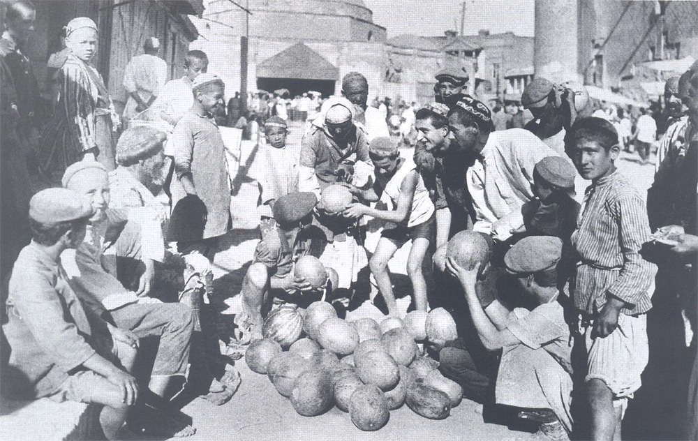 Near the Registan. 1930