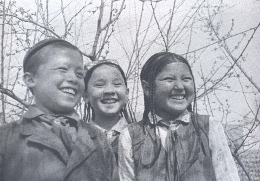 First students: Uzakali Samedinov, Inobatkhan Rahmonova and Aolohon Azimova. 1938